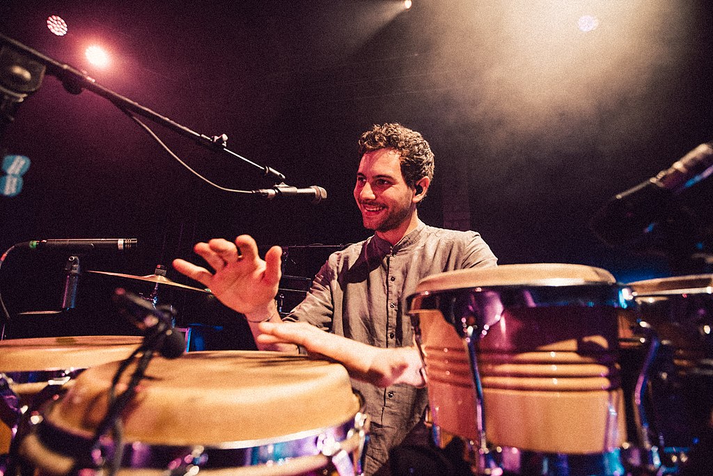 Philipp Dausch in a gray shirt performing on the stage.